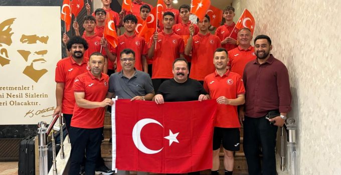 Kütahya Gençlik ve Spor İl Müdürü Küçük, Avrupa’daki milli kafilenin başında