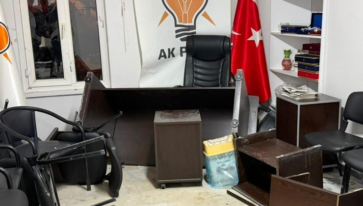 AK PARTİ EMET İLÇE BAŞKANLIĞI BİNASINA SALDIRI