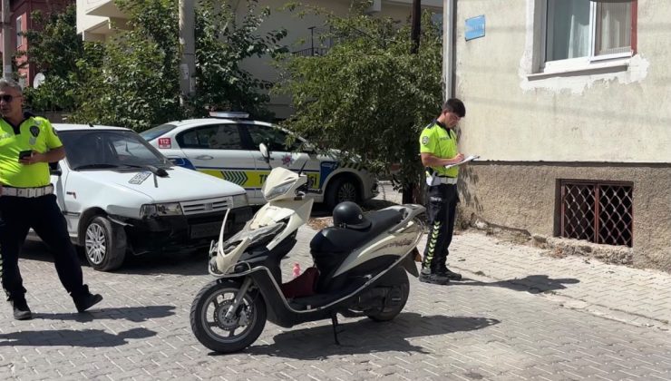 OTOMOBİLİN ÇARPTIĞI MOTOSİKLETİN SÜRÜCÜSÜ YARALANDI