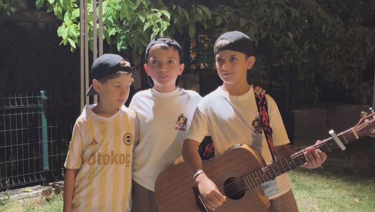Şehir şehir gezip sokak müziği yapıyorlar: Müzisyen ikizler Kütahya’da ilgi odağı oldu
