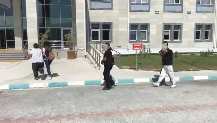 DURDURULAN ARAÇTA 217 BİN TL DEĞERİNDE SAHTE PARA ELE GEÇİRİLDİ: 4 GÖZALTI