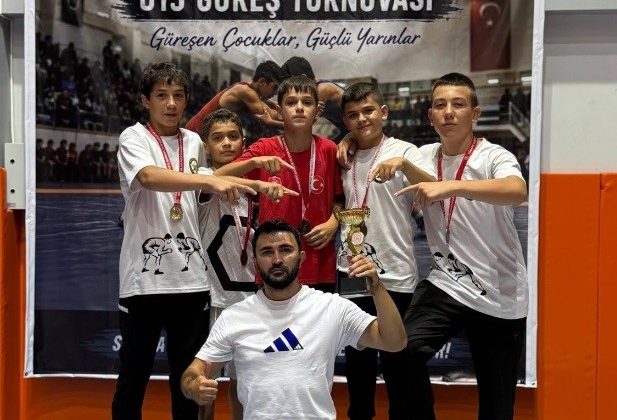Tavşanlılı genç güreşçiler yine zirvede
