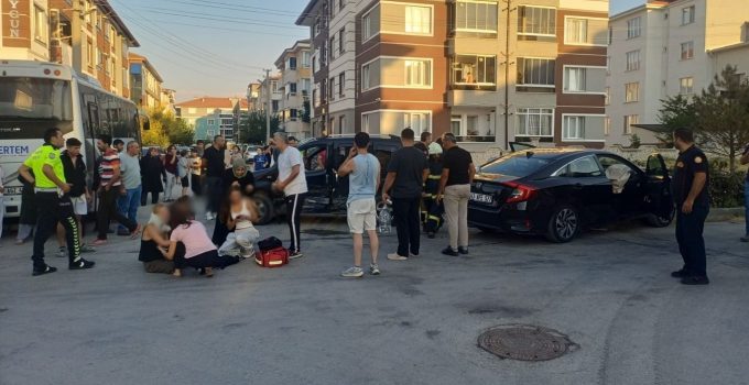 ALKOLLÜ SÜRÜCÜ KAZA YAPTI: 1’İ ÇOCUK 3 KİŞİ YARALANDI