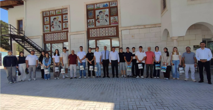 Başkan Akel YKS’de başarılı olan öğrencilerle buluştu