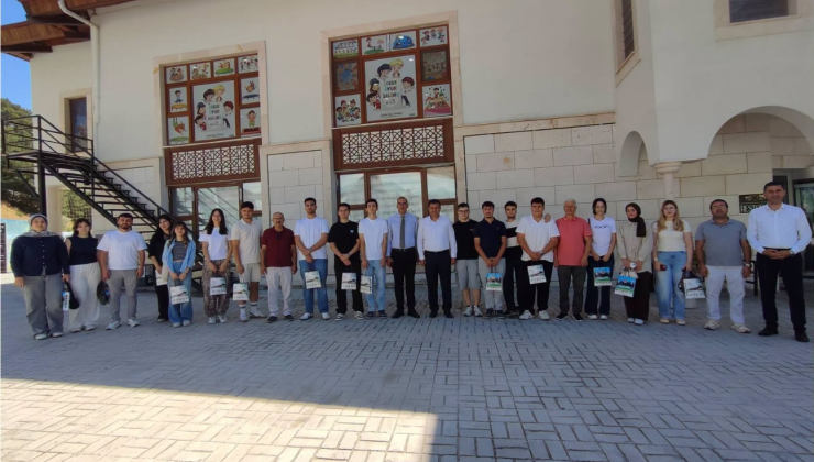 Başkan Akel YKS’de başarılı olan öğrencilerle buluştu