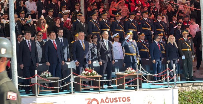 BÜYÜK ZAFER’İN YILDÖNÜMÜNDE COŞKULU KUTLAMA