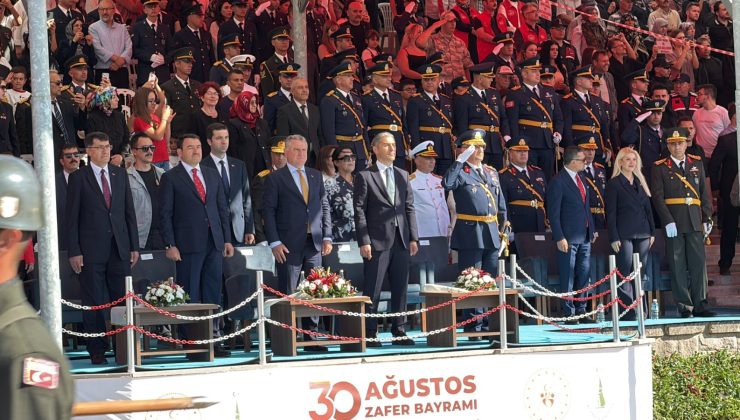 BÜYÜK ZAFER’İN YILDÖNÜMÜNDE COŞKULU KUTLAMA