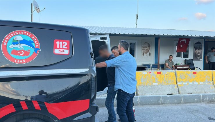 ANTALYA’DA GALERİYİ KUNDAKLAYAN ŞÜPHELİ KORSAN TAKSİYLE KAÇARKEN KÜTAHYA’DA YAKALANDI