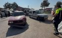 İKİ OTOMOBİL KAVŞAKTA ÇARPIŞTI: 2 YARALI