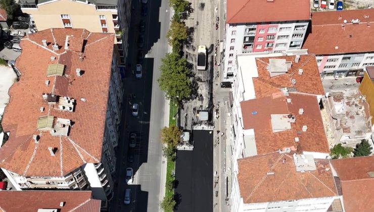 MENDERES BULVARI’NDA ASFALT ÇALIŞMASI SÜRÜYOR: YOLUN BİR BÖLÜMÜ TRAFİĞE KAPATILDI