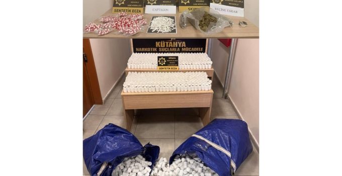 106 BİN SENTETİK ECZA ELE GEÇİRİLDİ: 6 KİŞİ TUTUKLANDI