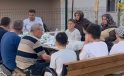 Başkan Akel kadınların davetini geri çevirmedi, apartman buluşmasına katıldı
