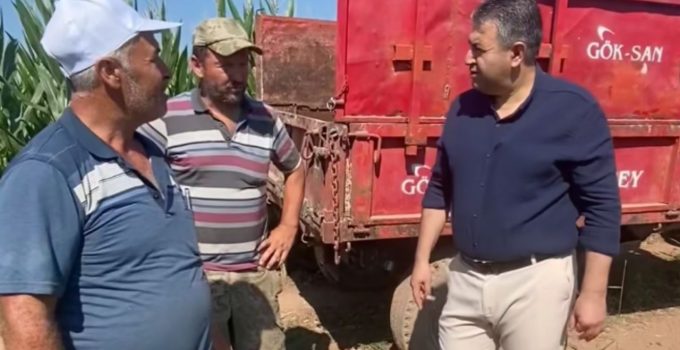 Başkan Akel, üreticilerle tarlada bir araya geldi
