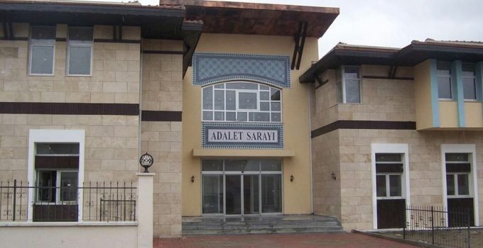 AK PARTİ İLÇE BAŞKANLIĞI BİNASINA SALDIRAN ŞAHISA EV HAPSİ