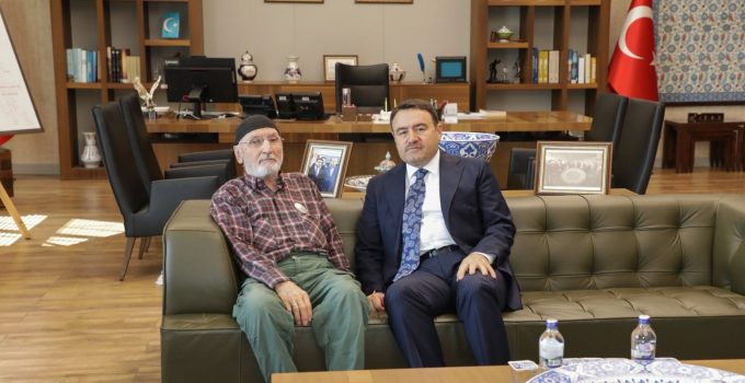 Vali Işın şehit babasını makamında ağırladı