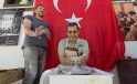 Ziyaretçiler, Germiyan Sokağı’nda çini yapımını deneyimliyor