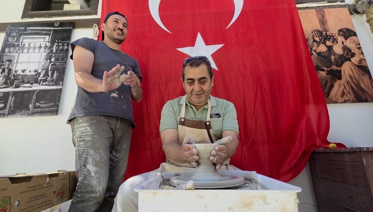 Ziyaretçiler, Germiyan Sokağı’nda çini yapımını deneyimliyor
