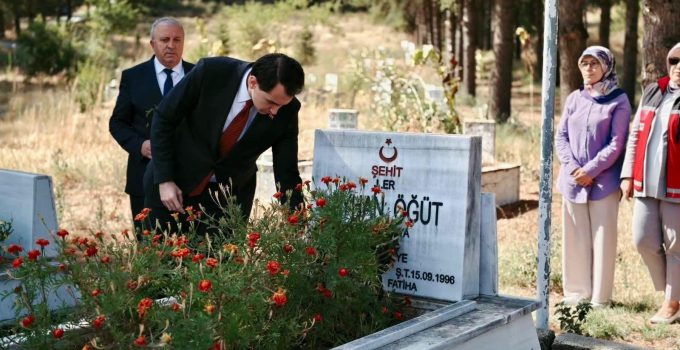 Şehit Ayhan Öğüt, şehadet yıl dönümünde dualarla anıldı