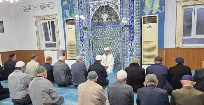 Gaziler ve şehitler için sabah namazında buluştular