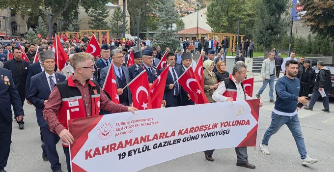 Kütahya’da gaziler için ‘Kahramanlarla Kardeşlik Yolunda’ yürüyüşü