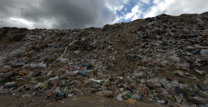 Yıllardır çöplük olarak kullanılan alanda çevre kirliği ve yangın endişesi