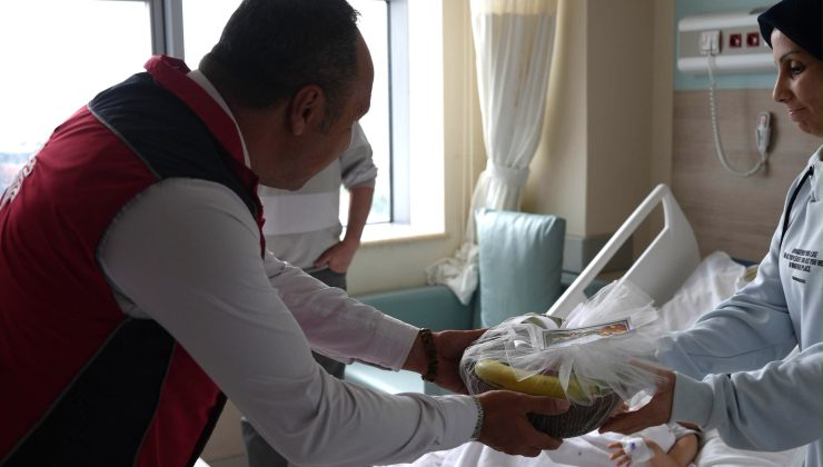 200 yıllık hayır şartı yerine getirildi, hastalara meyve ikram edildi