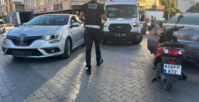 Otomobil ile çarpışan motosikletin sürücüsü yaralandı