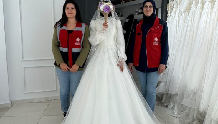 Hayır şartı kapsamında genç kıza gelinlik desteği