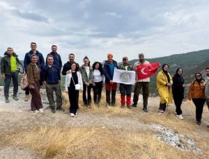 Doğa tutkunları Emet İkitaş Kanyonu’nda 15 kilometre yürüdü
