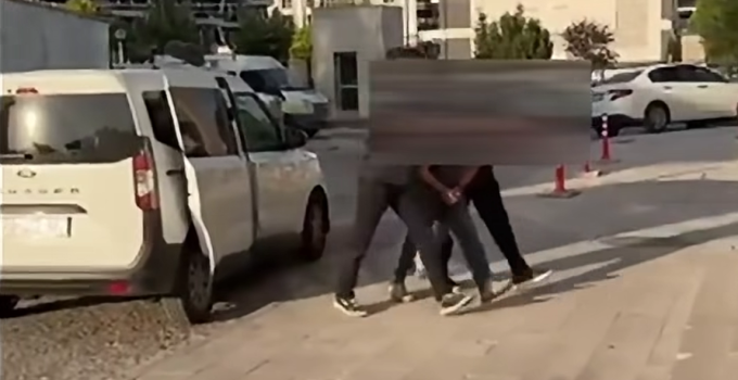 78 yıl hapis cezasıyla aranan şahıs kardeşinin kimliğiyle yakalandı
