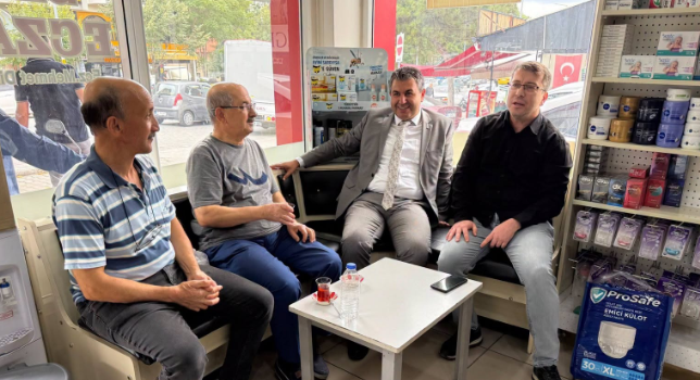 Başkan Akel Gediz esnafı ve vatandaşlarla bir araya geldi