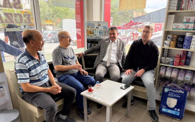 Başkan Akel Gediz esnafı ve vatandaşlarla bir araya geldi