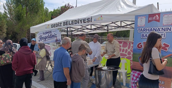 Gediz’e gelen öğrencilere ve ailelerine sıcak karşılama