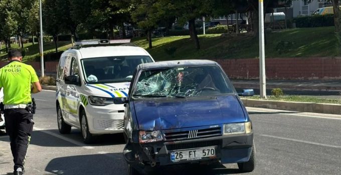 TERS YÖNDEN GELDİ, OTOMOBİLLE ÇARPIŞTI! KAZA ANI KAMERADA