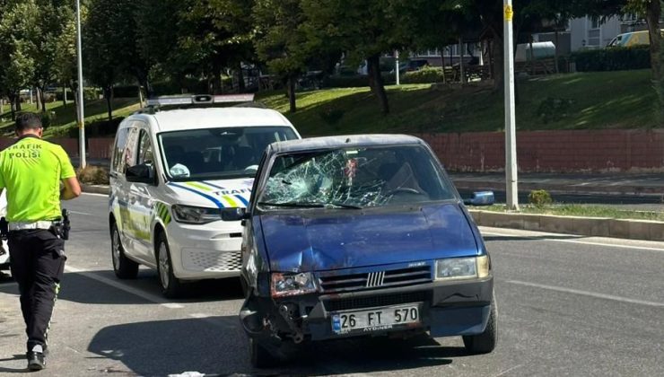 TERS YÖNDEN GELDİ, OTOMOBİLLE ÇARPIŞTI! KAZA ANI KAMERADA