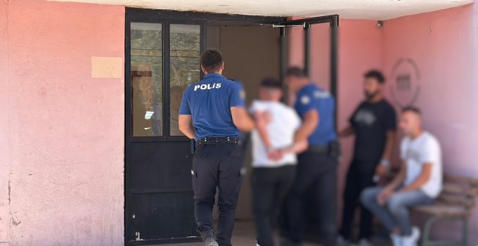 CEZAEVİ FİRARİSİ KOVALAMACA SONUCU YAKALANDI