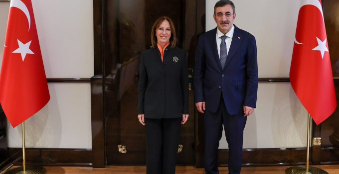 KUTSO YÖNETİM KURULU BAŞKANI ESİN GÜRAL ARGAT’TAN CUMHURBAŞKANI YARDIMCISI CEVDET YILMAZ’A ZİYARET