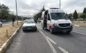 Üst geçit yerine çevre yolunu kullandılar: Otomobil çarptı, 2 yaralı