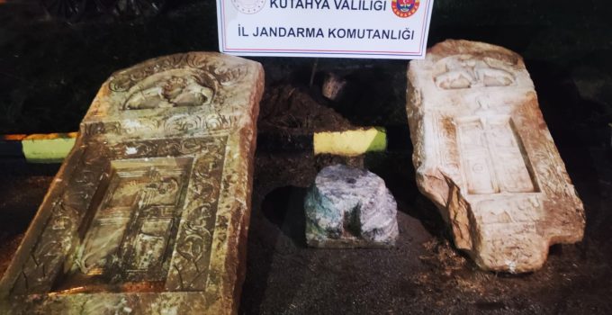Jandarmadan tarihi eser operasyonu: Roma dönemine ait lahitler ele geçirildi