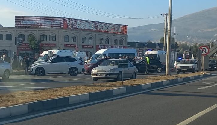 Fuar Kavşağında kaza: 6 kişi yaralandı