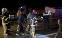 KAZALAR ARKA ARKAYA GELDİ! OTOMOBİL VE TIR BARİYERLERE ÇARPTI: 2 YARALI