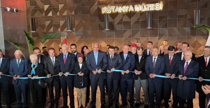 Bakan Ersoy Kütahya’da: Müze ziyaretçilere kapılarını açtı