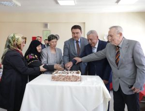 Vali Işın: “Büyüklerimizin her gün yanlarında olmak zorundayız”