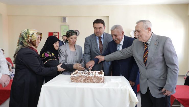 Vali Işın: “Büyüklerimizin her gün yanlarında olmak zorundayız”