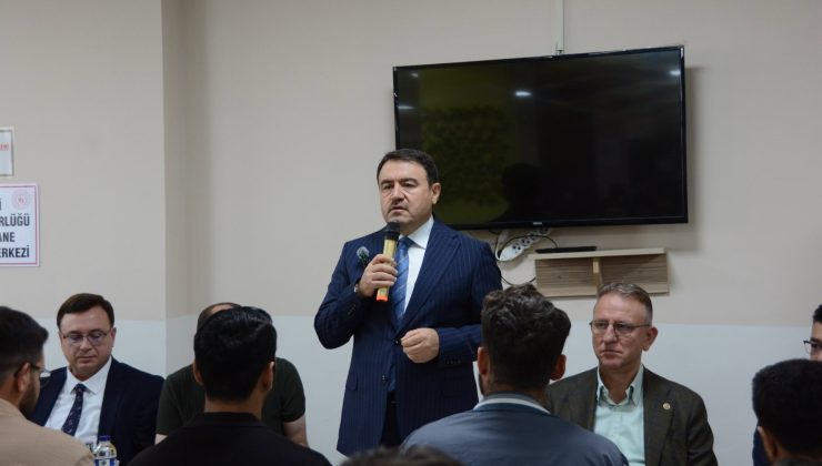 Gençlerle kahvaltıda buluşan Vali Işın’dan hayata dair tavsiyeler