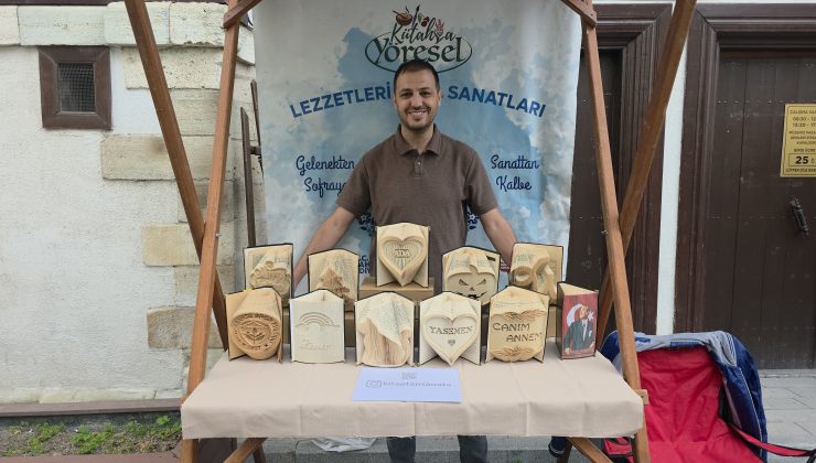 Kullanılmaz durumdaki kitapları sanat eserine dönüştürüyor