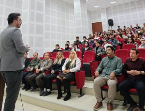 Emet MYO’da öğrencilere üniversite hayatına uyum eğitimi