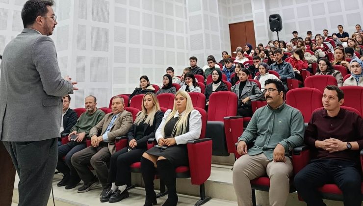 Emet MYO’da öğrencilere üniversite hayatına uyum eğitimi