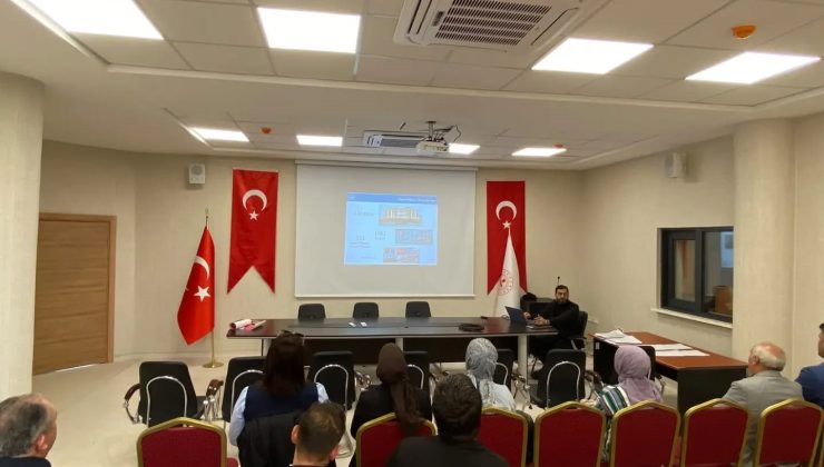 Okul idarecileri ve rehber öğretmenlere sosyal destek modeli tanıtıldı