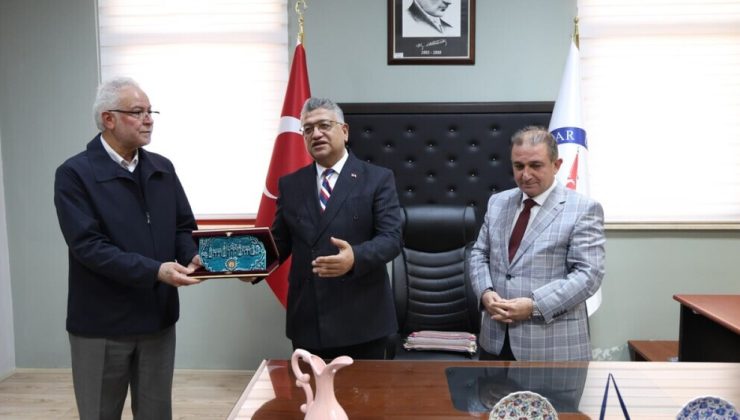 DPÜ Güzel Sanatlar Fakültesi Dekanlığına Prof. Dr. Ayhan Kahraman atandı